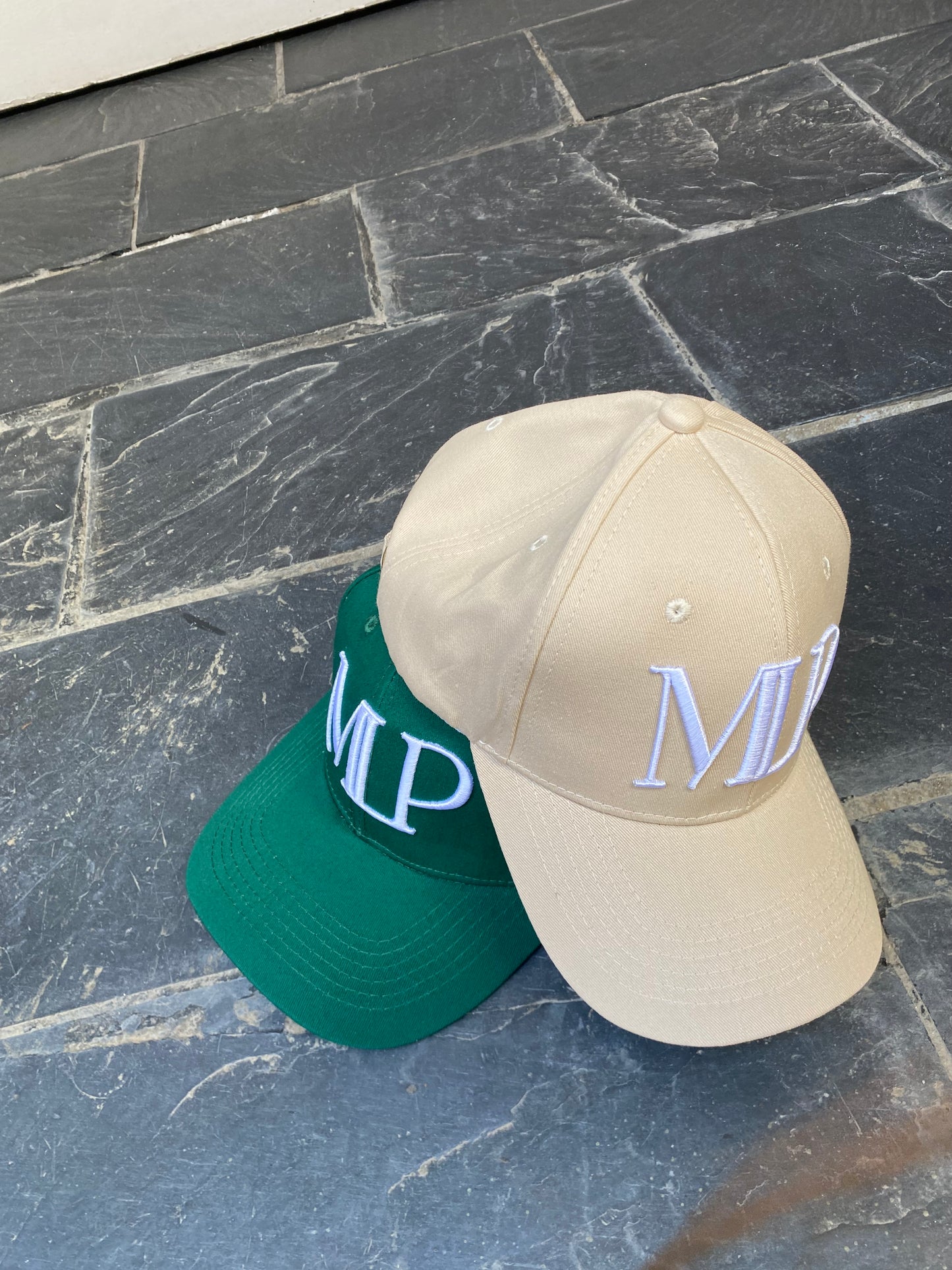 GORRA BEIGE Y VERDE 2gen